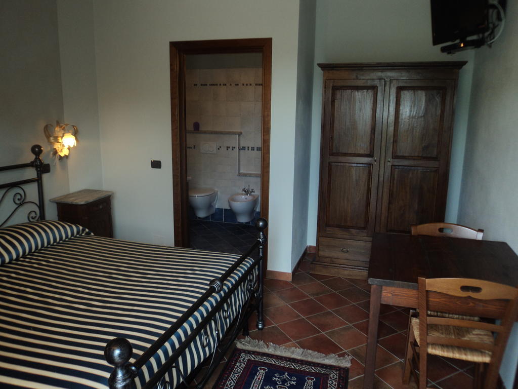 Agriturismo Cascina L'Arche Santo Stefano Belbo Oda fotoğraf