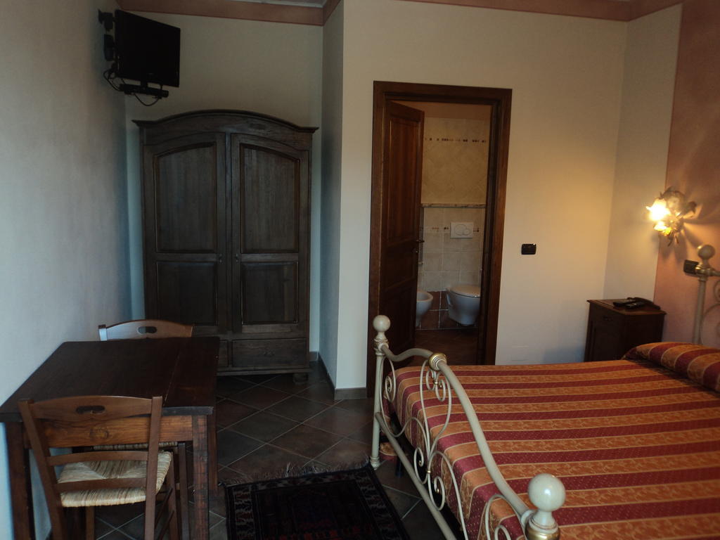 Agriturismo Cascina L'Arche Santo Stefano Belbo Oda fotoğraf