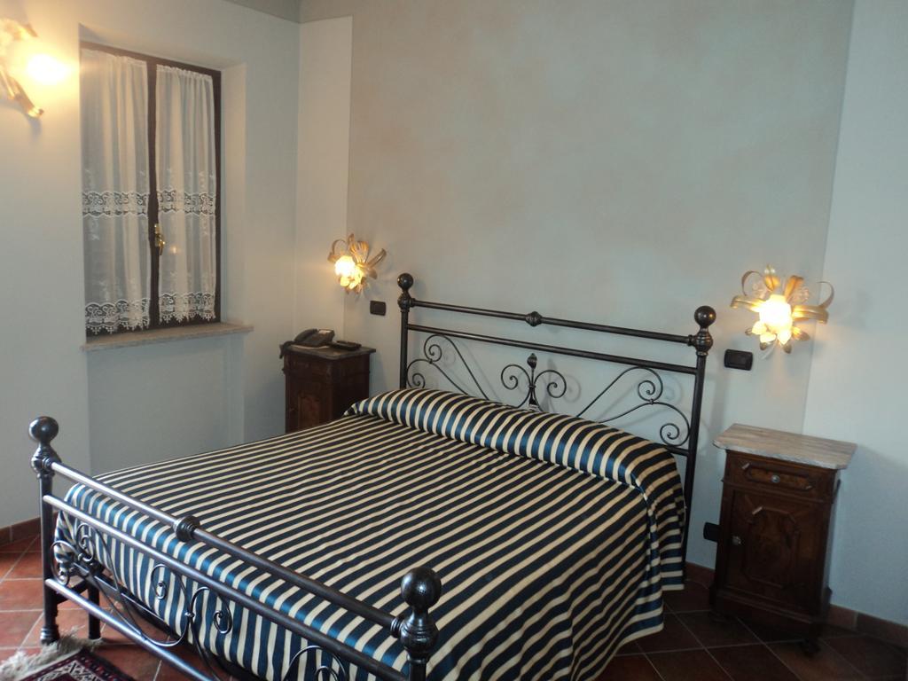 Agriturismo Cascina L'Arche Santo Stefano Belbo Oda fotoğraf